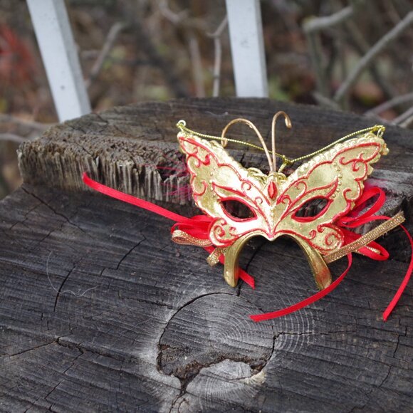 Christmas Ornament From New Orleans - Picture 2 of 3